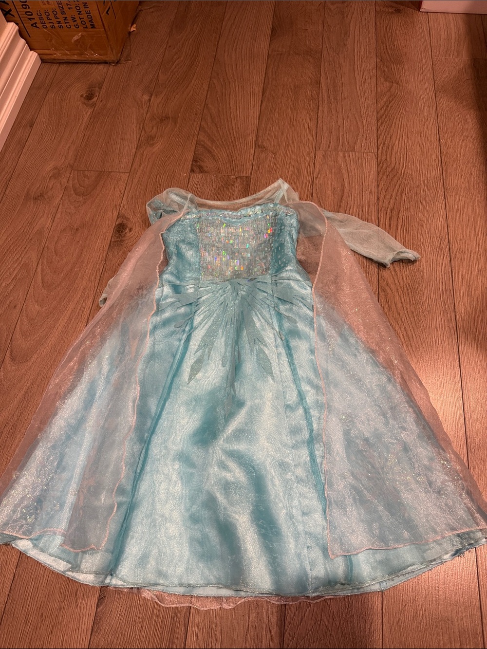 Disney store Elsa princess dress size 4